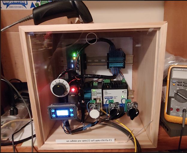 Industrial edge computer mounted in a plant control cabinet